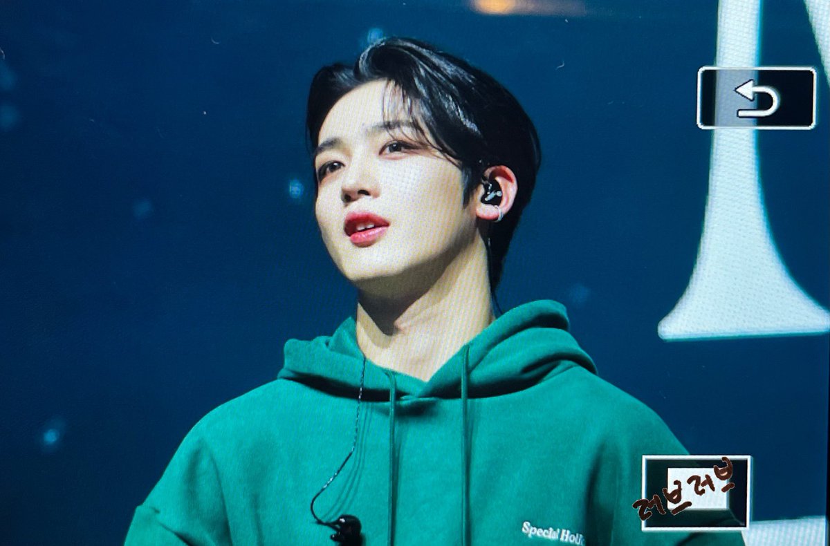 cozyluv922's tweet photo. 221211 
오늘도 수고했어🫶🏻

#위아이 #WEi #김요한 #KIMYOHAN https://t.co/h1OuEYGe3j