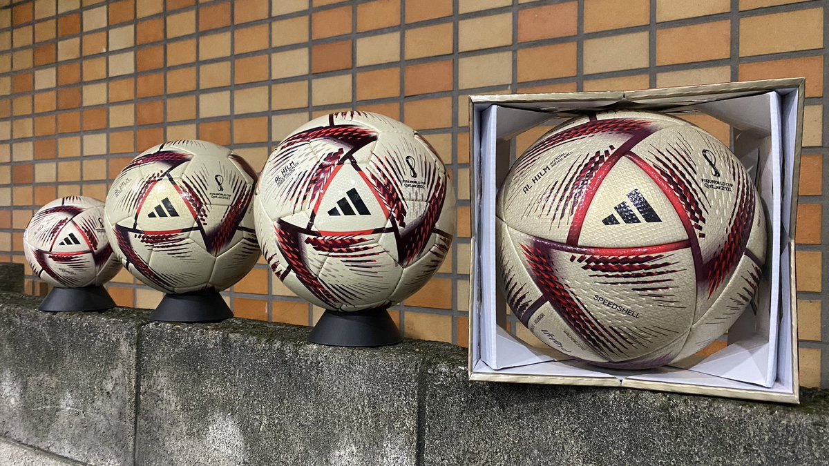 t_chofu_fb's tweet photo. 【🏆limited🇶🇦】

カタールW杯
準決勝・決勝 公式試合球

#アディダス　#アルヒルム
入荷🔥🔥

アラビア語で『夢』🇶🇦
トロフィーカラーのゴールド＆カタールの国旗から着想を得た配色に🏆

☑️プロ（公式試合球、5号）
☑️ルシアーダ（手縫い、5号）
☑️プロキッズ（サーマル、4号）
☑️ミニ（直径13cm） https://t.co/fmyVkwEnTJ