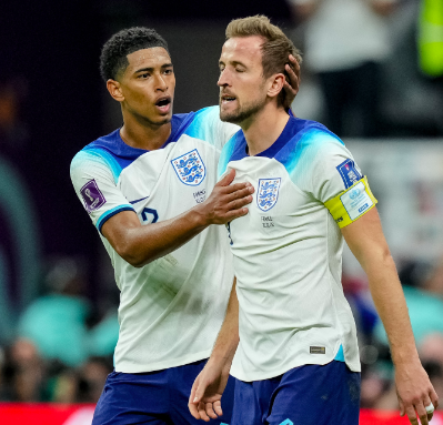 The best moment of the game was 2 seconds after the missed penalty. Jude takes 2 seconds. Then sprints to Harry. Lays his hands on his head &amp; his heart. This is called mercy. We can all be receivers &amp; givers of mercy. It's quite literally the message of Christmas. #FollowTheStar