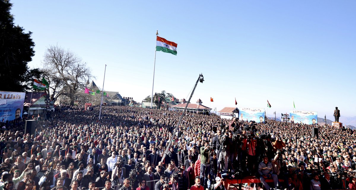 priyankagandhi's tweet photo. देवभूमि हिमाचल के मुख्यमंत्री व उप-मुख्यमंत्री के रूप में शपथ लेने पर श्री सुखविंदर सिंह सुक्खू जी एवं मुकेश अग्निहोत्री जी को बधाई एवं शुभकामनाएं।

देवभूमि की जनता ने कांग्रेस को ऐतिहासिक जनादेश दिया है। मुझे विश्वास है कि आपके कुशल नेतृत्व में प्रदेश विकास का नया अध्याय लिखेगा। https://t.co/h1u4lIsqOR