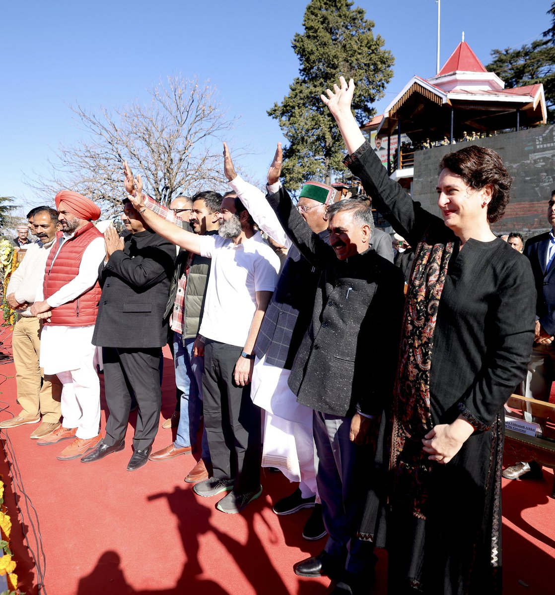 priyankagandhi's tweet photo. देवभूमि हिमाचल के मुख्यमंत्री व उप-मुख्यमंत्री के रूप में शपथ लेने पर श्री सुखविंदर सिंह सुक्खू जी एवं मुकेश अग्निहोत्री जी को बधाई एवं शुभकामनाएं।

देवभूमि की जनता ने कांग्रेस को ऐतिहासिक जनादेश दिया है। मुझे विश्वास है कि आपके कुशल नेतृत्व में प्रदेश विकास का नया अध्याय लिखेगा। https://t.co/h1u4lIsqOR