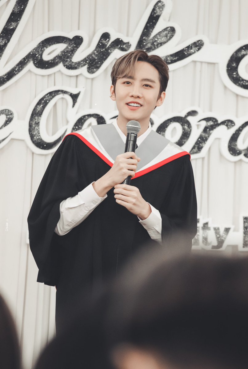 cc_cream30's tweet photo. 221211 | #SiwatGraduation

แงงง เด้กน้อยของพิ่โตจริงๆแน้ววว 🥹🖤

@Mmarksiwat 
#MSIWAT https://t.co/CAksoltmwA