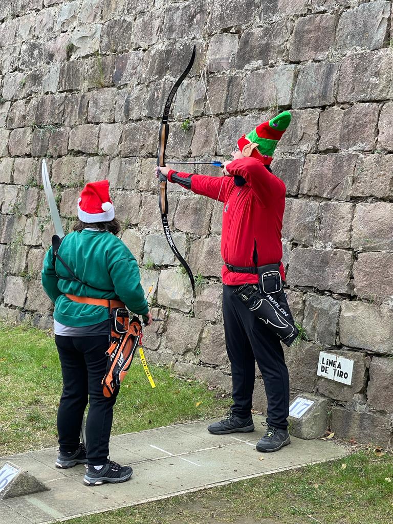 🎯🎅Avui se celebra la tirada de Nadal i cloenda de la lliga social del Club Arc Montjuïc.

En acabar la tirada nadalenca es farà entrega dels trofeus de la lliga del club.