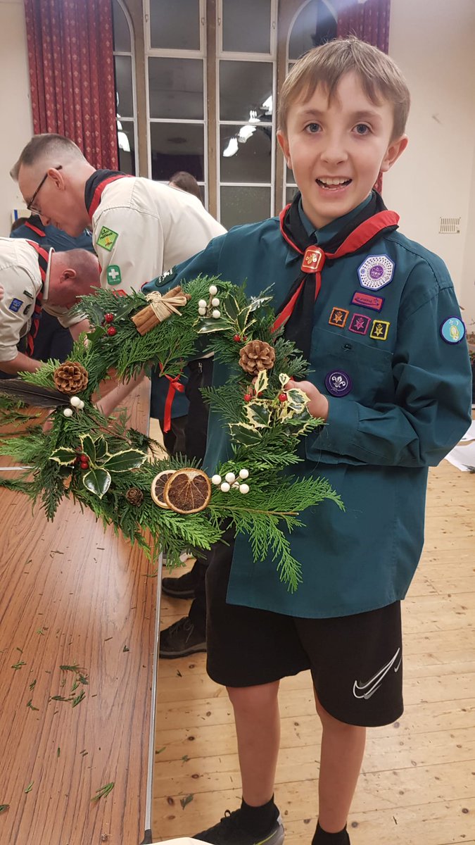 1stBlunsdon's tweet photo. Christmas wreath making, behind the scenes part 2.... https://t.co/jmXP5MqEjQ