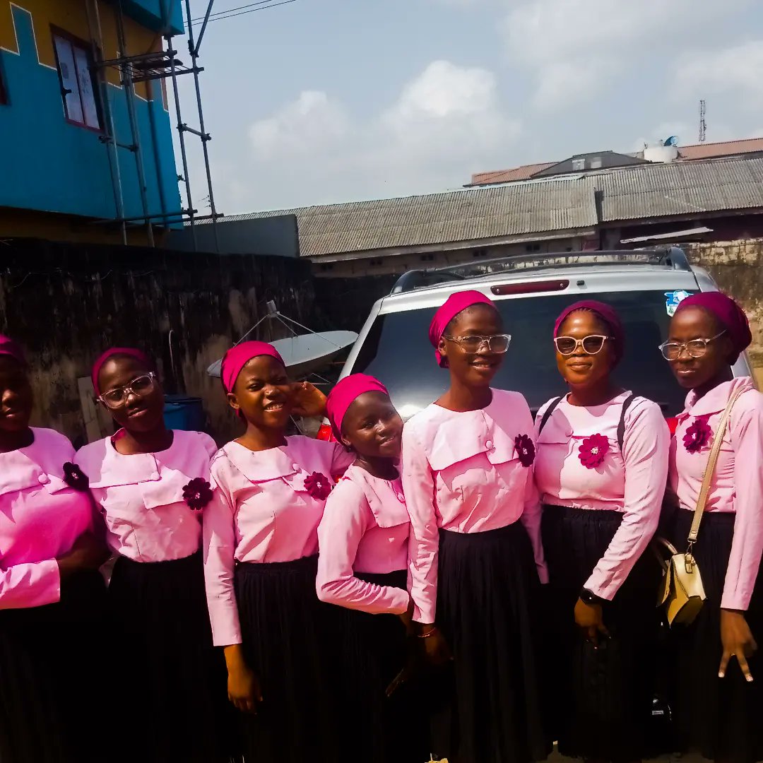 Iwuoha_Mercy's tweet photo. Though we are many,we are one body in Christ.1 Corinthians 12:12
#HappySunday
#InAddyToMe
#BlessedBerlietSingers
#DLConversations https://t.co/Kp8IYQ8mdt