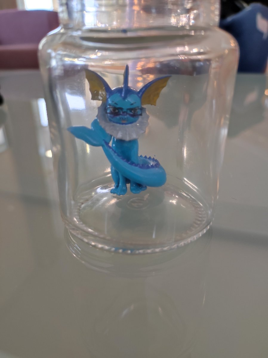 EricRod_LYV's tweet photo. Me han regalado un VapoEric en @DreamHackSpain y viene con su propia cumjar 👌 https://t.co/1nhlaFnB5R