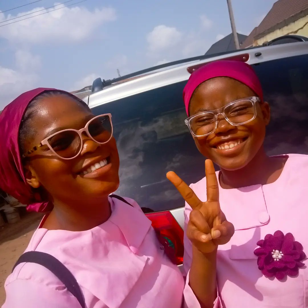 Iwuoha_Mercy's tweet photo. Though we are many,we are one body in Christ.1 Corinthians 12:12
#HappySunday
#InAddyToMe
#BlessedBerlietSingers
#DLConversations https://t.co/Kp8IYQ8mdt