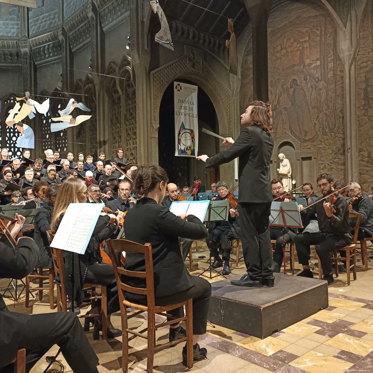 SCRIBE_Paris's tweet photo. 🎶 Souvenirs du MAGNIFIQUE concert du Chœur et Orchestre @NoteEtBien qui a eu lieu hier soir, au profit de notre association. Merci aux musiciens pour ce moment suspendu, et ce soutien renouvelé, pour la 4ème fois ♥️ https://t.co/zS1t6Ep2jq