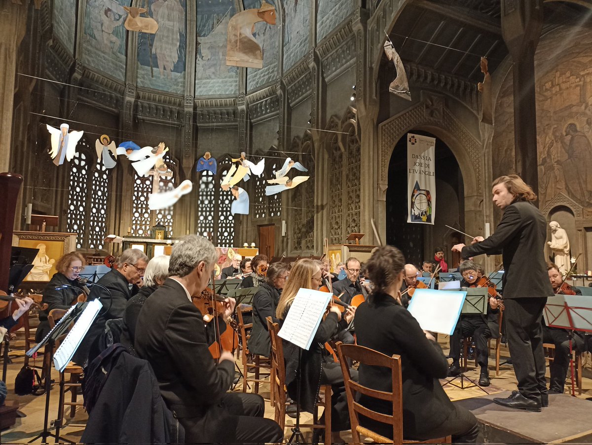 SCRIBE_Paris's tweet photo. 🎶 Souvenirs du MAGNIFIQUE concert du Chœur et Orchestre @NoteEtBien qui a eu lieu hier soir, au profit de notre association. Merci aux musiciens pour ce moment suspendu, et ce soutien renouvelé, pour la 4ème fois ♥️ https://t.co/zS1t6Ep2jq
