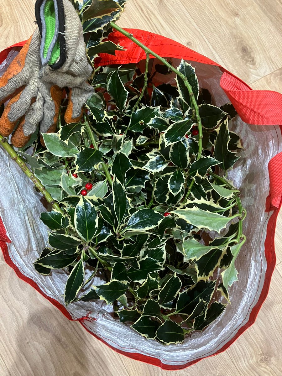 Christmas wreath making, behind the scenes part 2....