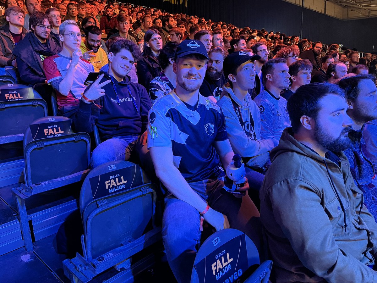 TeamLiquid's tweet photo. A huge thanks to all the fans who showed up and showed their support the best they could. We appreciate you!!! #FallMajor 💙 https://t.co/UIDdIEVxmJ