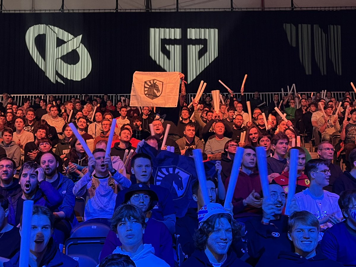 TeamLiquid's tweet photo. A huge thanks to all the fans who showed up and showed their support the best they could. We appreciate you!!! #FallMajor 💙 https://t.co/UIDdIEVxmJ