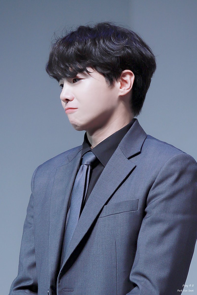 I_Pray4U's tweet photo. 221211 #아트 낮공 커튼콜 

너... 정말...
내 와이프를 그렇게 생각하냐?😢

마크 役 #박은석 #Parkeunseok https://t.co/Vb9PhSomfH