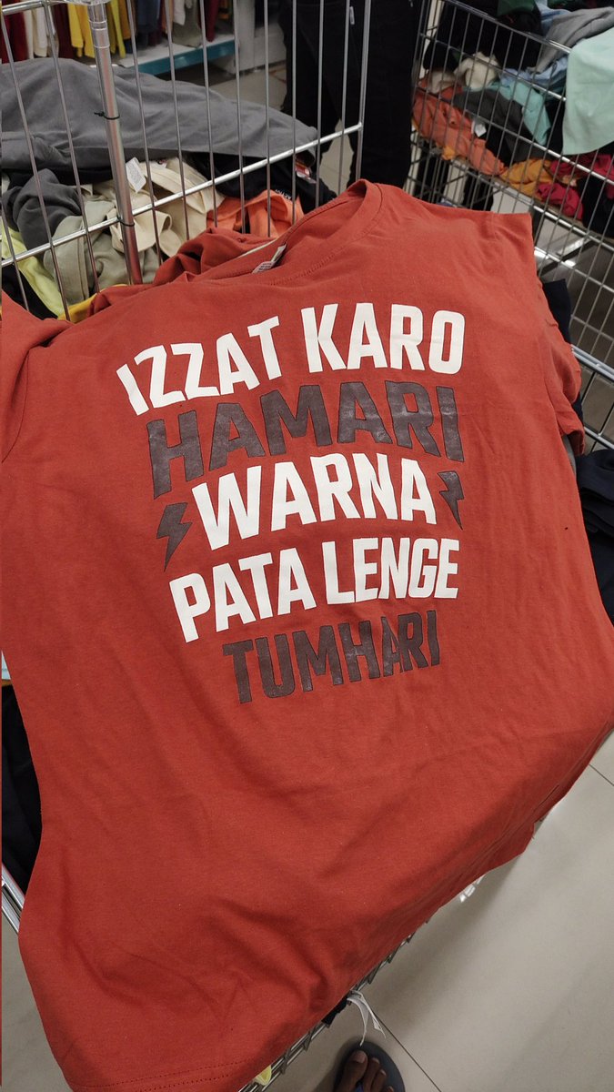 _Chaudhari_35's tweet photo. Dmart going Crazy with the T-shirts 😂 https://t.co/4gzYL8417z