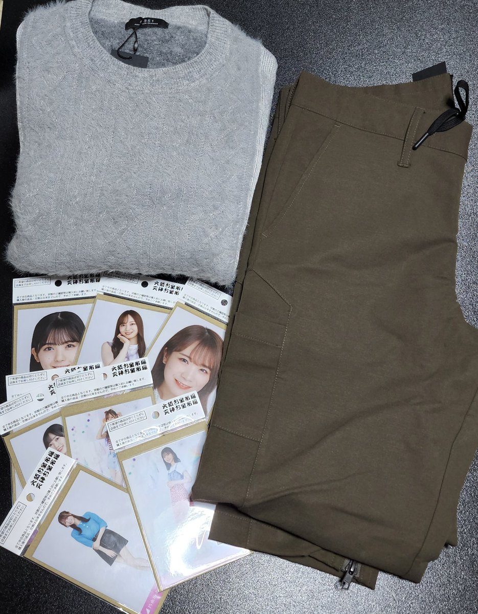 robi_ts0110's tweet photo. 名古屋パルコの5351で服を買い、ちょっとした誕プレを買ってから大須お宝市場に行って足らないとこを買って来た＼(^-^)／
すでに好きロックの生写真が結構あった(゜ロ゜)
#名古屋パルコ
#5351POURLESHOMMES
#大須お宝市場 https://t.co/ML9yQOM75k