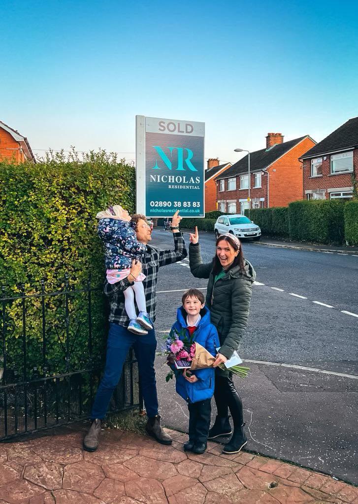 Nicholasresi's tweet photo. Congratulations to our new purchasers as they complete on this stunning property. Sold by Paul from the Nicholas Residential team #soldbyNR https://t.co/11FyenaAuR