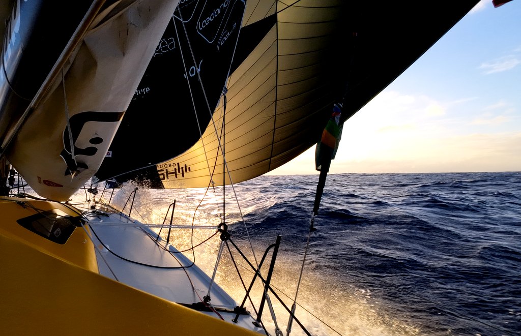 [(BEST OF IMAGES DU BORD 📸)]

Les skippers sont aussi d'excellents photographes, entre les pilotes de drone, les pros du selfie et les incontournables coucher et lever de soleil (on ne s'en lasse pas...) découvrez les meilleurs clichés pris à bord par l'ensemble de la flotte !