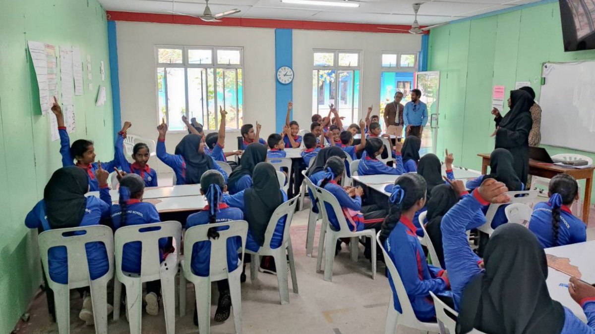 womenintechmv's tweet image. #HourOfCode can be completed, entirely offline; no device or internet is necessary. Such was the case for students from grade 4 and 5 of R. Hulhudhuffaaru School. They had lots of fun completing the &apos;Design a Robot&apos; activity

#HourOfCodeMV
@GS57HS @MoEdumv @Dhiraagu @codeorg
