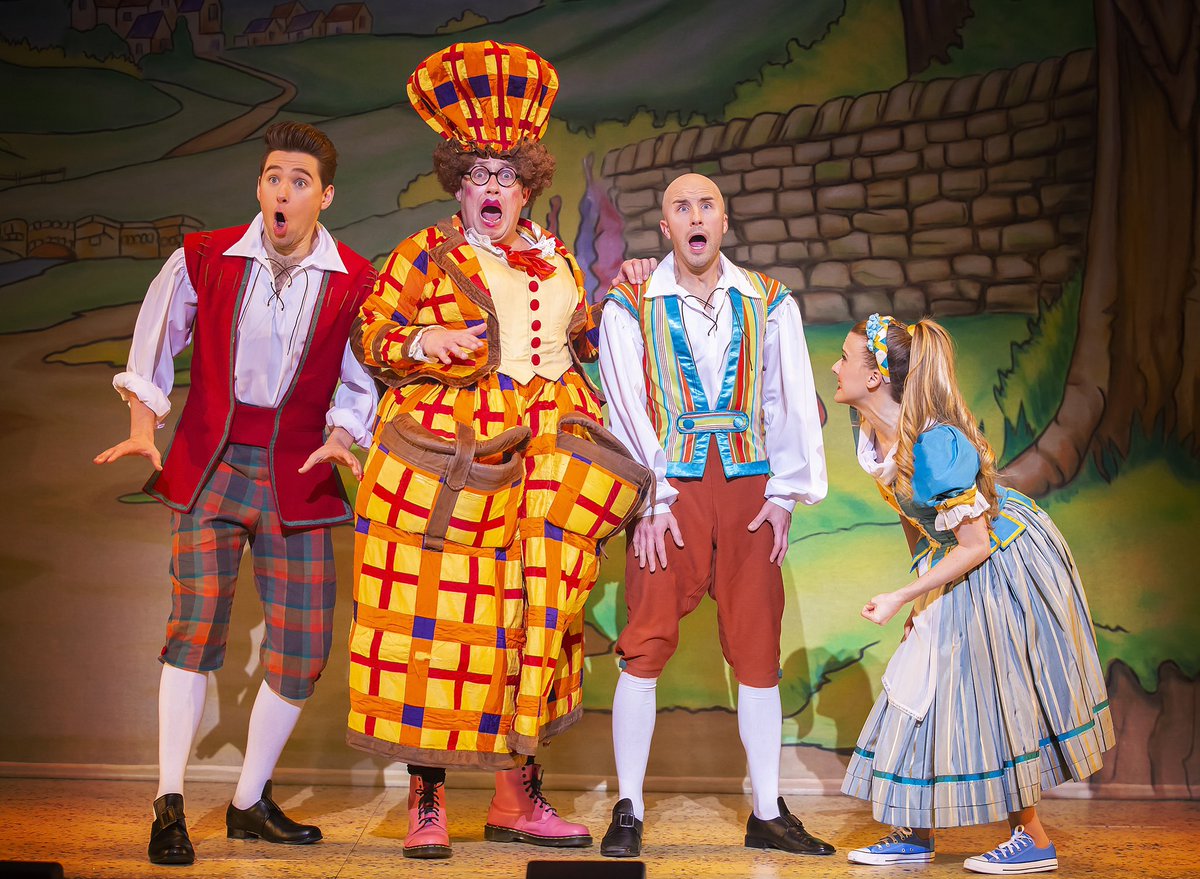 beyondcurtain12's tweet photo. On my way to @RoyalDerngate for their pantomime this afternoon.

Headlined by Keala Settle, @Bobsickle, @alexanderlodge @CaraDudgeon and @RichardDCaine. It should be a good one if these production shots are anything to go by.

📷 Pamela Raith
🎟️ https://t.co/jywSEUdjbN https://t.co/CldYEDV0rM