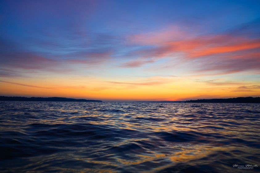 tourismbarrie's tweet photo. A little something to brighten up your Sunday! 

📷: @biren_nikon_guy
📍: Kempenfelt Bay, Barrie

#barrie #visitbarrie #fallsky #barriephotographer #sunrise #getoutandplay https://t.co/rxs0JW2kia