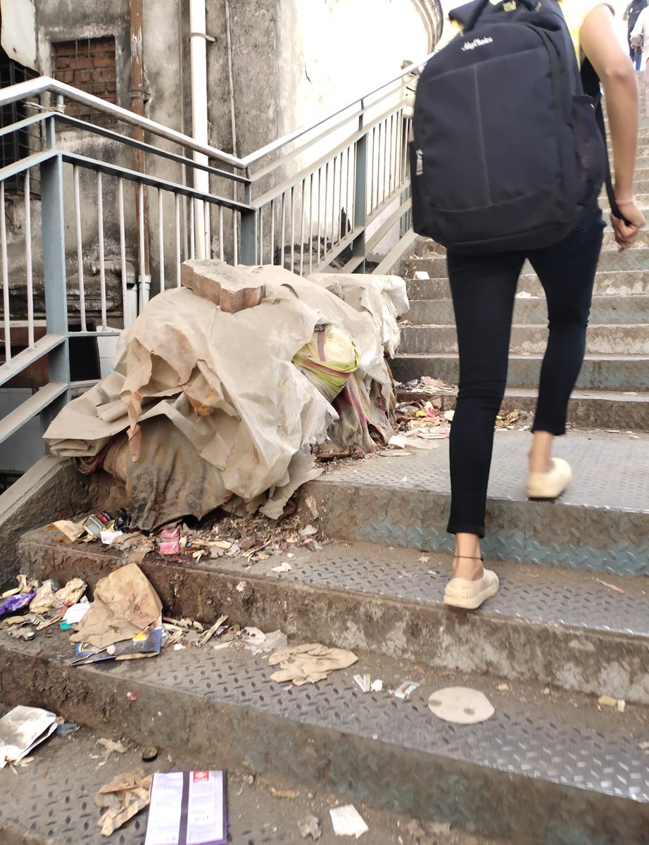 mumbaimatterz's tweet photo. Attn @mybmcwardGN

Will you please get rid of these stuff kept on Stairs leading up to the Matunga Rd flyover on SB Marg? 

Also the stairs needs some sweeping too.. https://t.co/yL2m2giR8Y