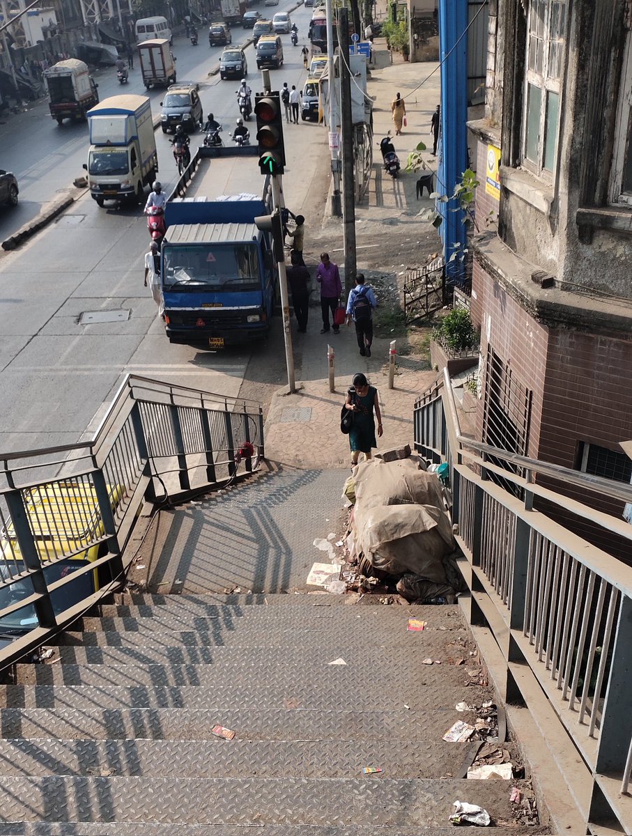 mumbaimatterz's tweet photo. Attn @mybmcwardGN

Will you please get rid of these stuff kept on Stairs leading up to the Matunga Rd flyover on SB Marg? 

Also the stairs needs some sweeping too.. https://t.co/yL2m2giR8Y