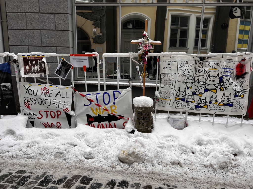 Die russische Botschaft in Estland wurde schön geschmückt.