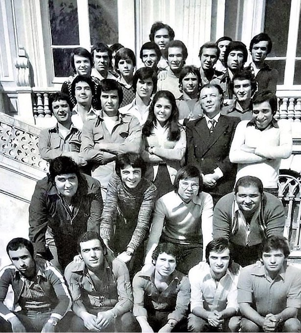 Vay be bütün güzel insanlar öldü gitti sag kalanlara ALLAH uzun ömür versin.