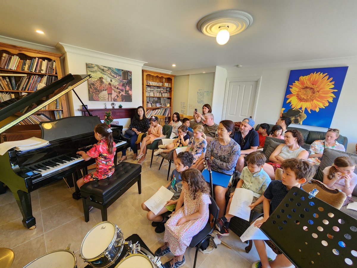 Keynawilkins's tweet photo. Well done to my students for performing in my series of mini concerts in my studio this weekend! Well done for all your hard work this year!
#studentconcert #studentofmusic #musicstudent #studioconcert https://t.co/rJWNuriJqk
