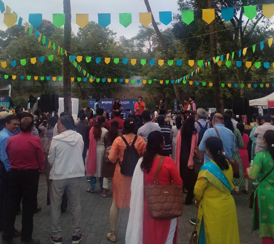 GlobalSwasthyam's tweet photo. Melange band with favourite Bollywood songs at #SwasthyamPune.

#Swasthyam #globalswasthyam #sakal #sakalmedia #wellness #meditation #spirituality @SakalMediaNews #Swasthyam2022 #SwasthyamPune https://t.co/ilVgGsyq7b