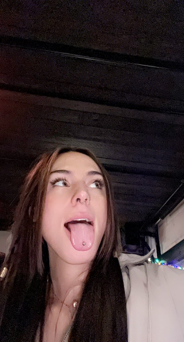 Tgirlz 20K on Twitter: "RT @emilyjames808: A perfect place to make ur penis feel at home 👅🍭😧😧😧😧"