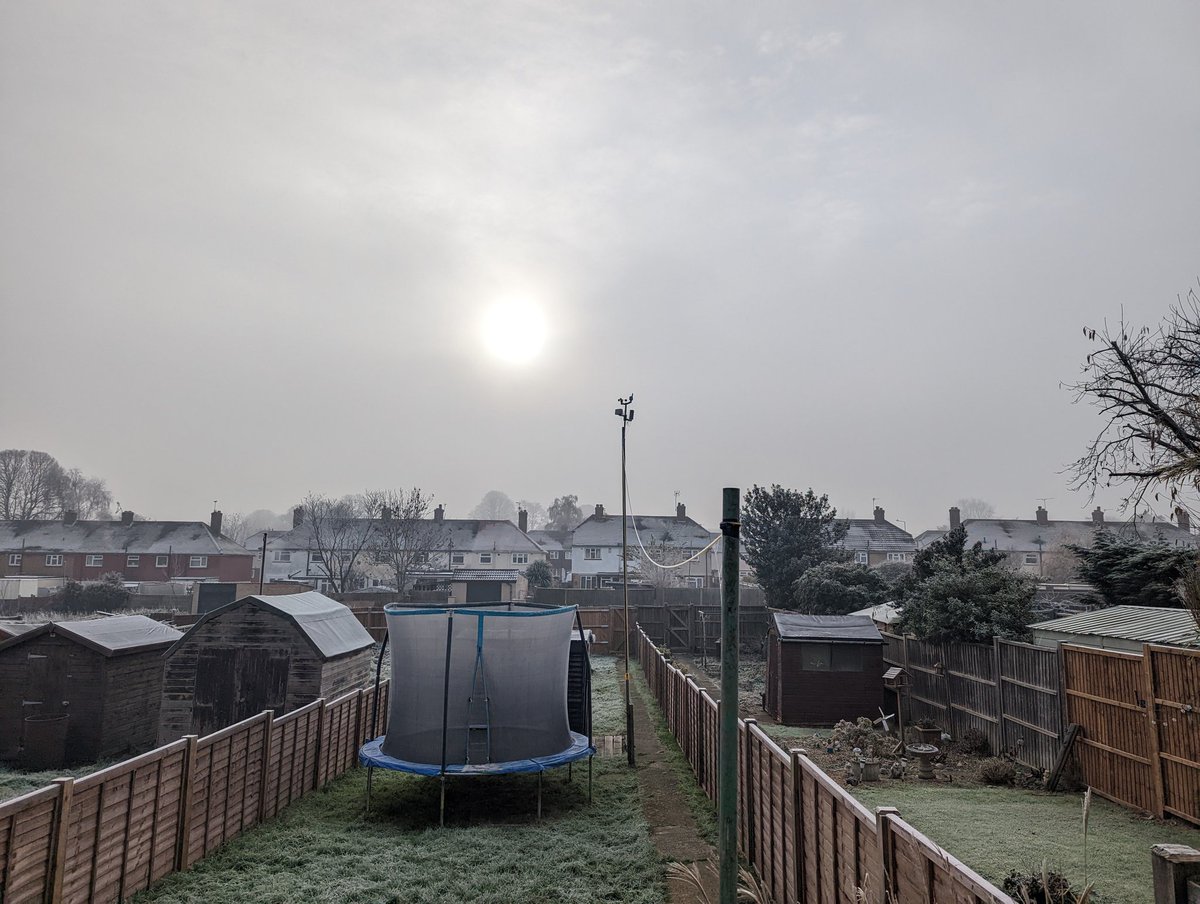 KieranReynold11's tweet photo. @TheSnowDreamer Minus 2.4 here in Maidstone been a long time since I've seen it like this at this time of day https://t.co/koq7slCgMN