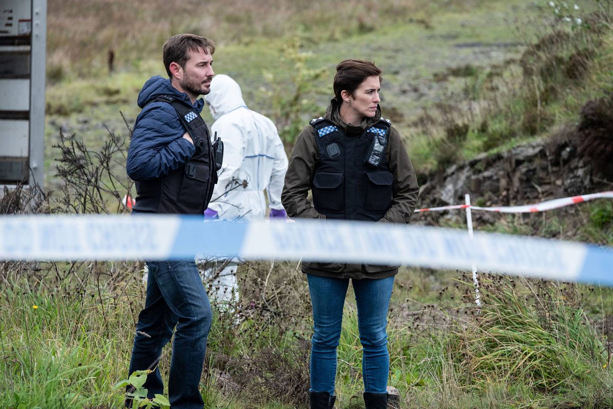 SimplyCompston's tweet photo. It's my bdayyy!,Ive had an amazing day but it would make my day even better if I got a happy bday from my favourite people from @Line_of_duty aka @martin_compston and @Vicky_McClure #flemnott https://t.co/motmqRtZ7L