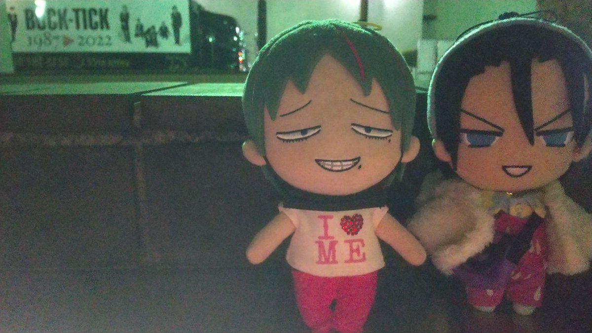 BUCK-TICKさん静岡行ってきました!3列目という良席でもうこんな良席数年は来ないかもしれない。なんと言っていいのか分からないくらい凄いライブで本当に行ってよかった。あっちゃんのエナメルパンツとニーハイストッキングは色気が凄かったです。それと今日綾小路しょうやんも来てたんだね...!