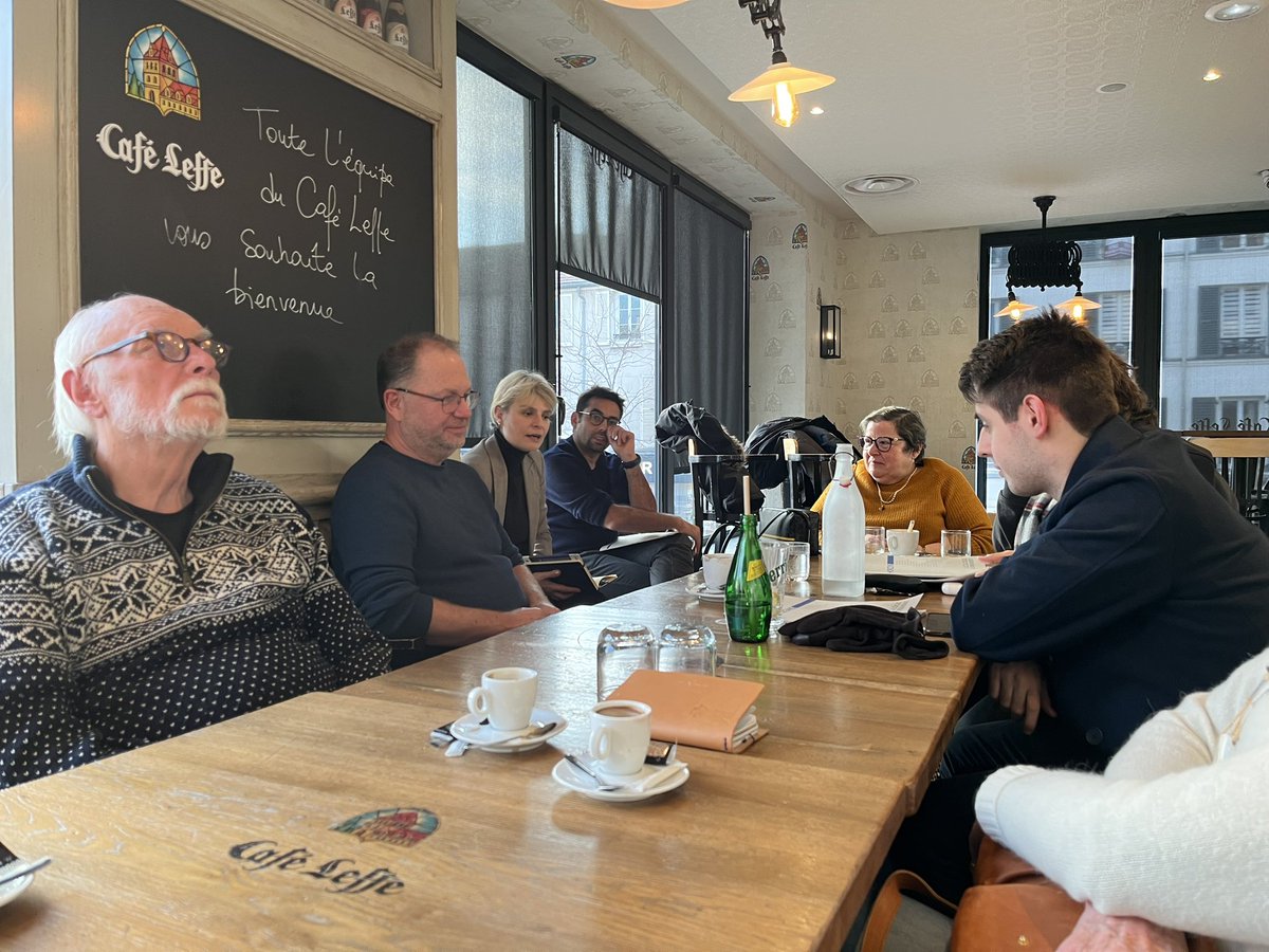 M_Delacoux's tweet photo. @HorizonsLeParti c’est aussi du travail sur le fonds 💡

Café politique à Bourg-la-Reine pour échanger sur la contribution de @ar_leroy à la revue Horizons : « Neutralité carbone : moins de 1000 jours pour y parvenir » 🌍 https://t.co/iF0ShN0gkr