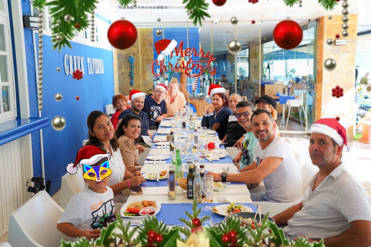 Encuentro navideño de la familia y colaboradores <a href="/Radiofarosur/">Radio Faro Canarias</a>. Un encuentro distendido y ameno en el que, como no podía ser menos, las tertulias y debates estuvieron muy presentes. Sin duda, un auténtico equipazo del que me siento muy orgulloso y agradecido de formar parte. 📻🎤