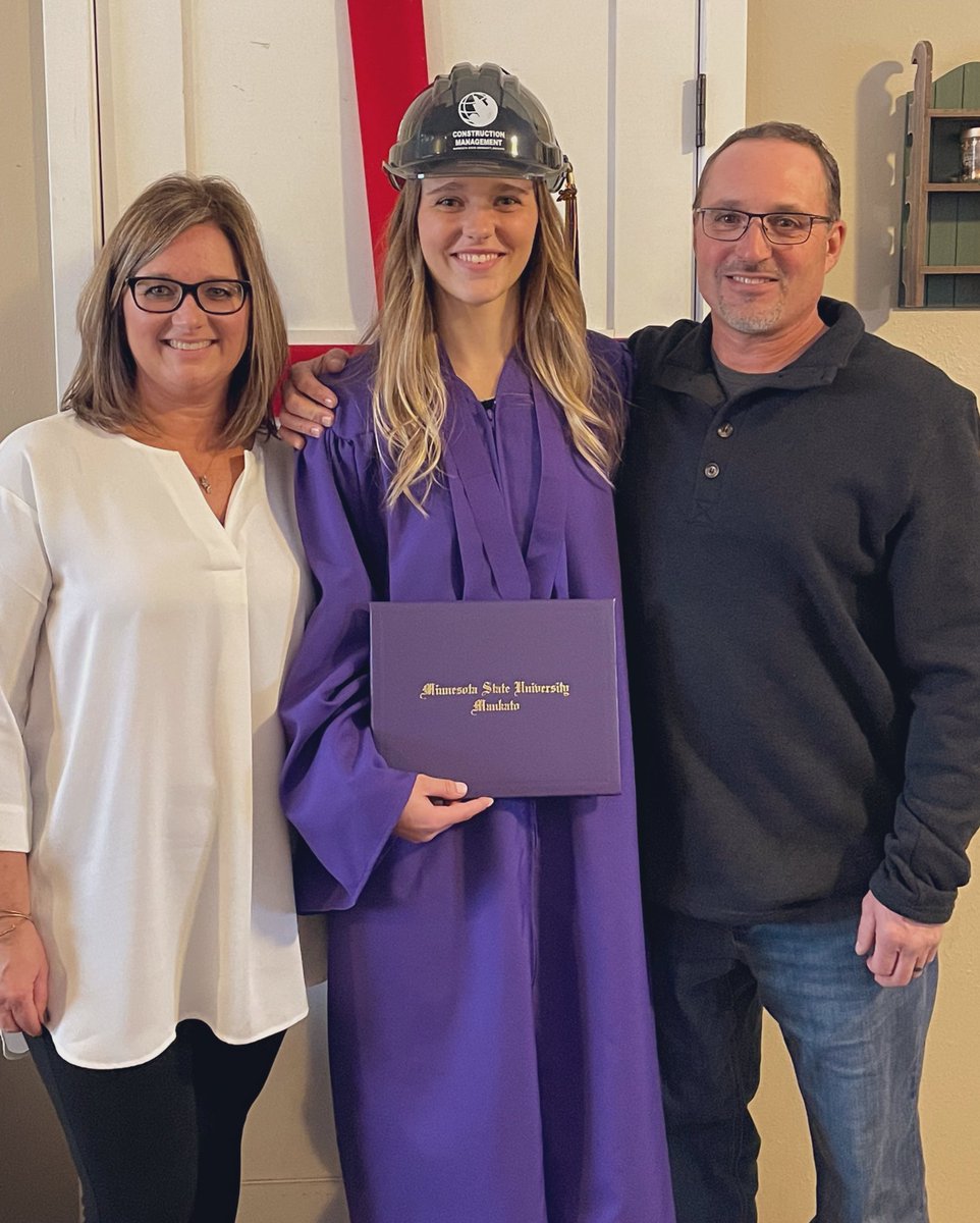 Breakoebele's tweet photo. Our last one graduated yesterday ☑️ She is ready and we are so proud. We love you Kinsey 💜👷‍♀️ https://t.co/2AH4vGurJv