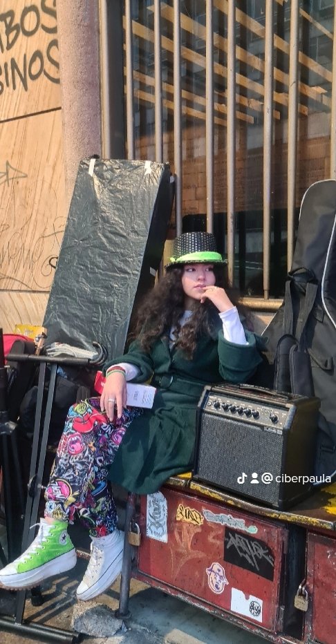 Alistándome para cantar Centro de Bogotá D.C