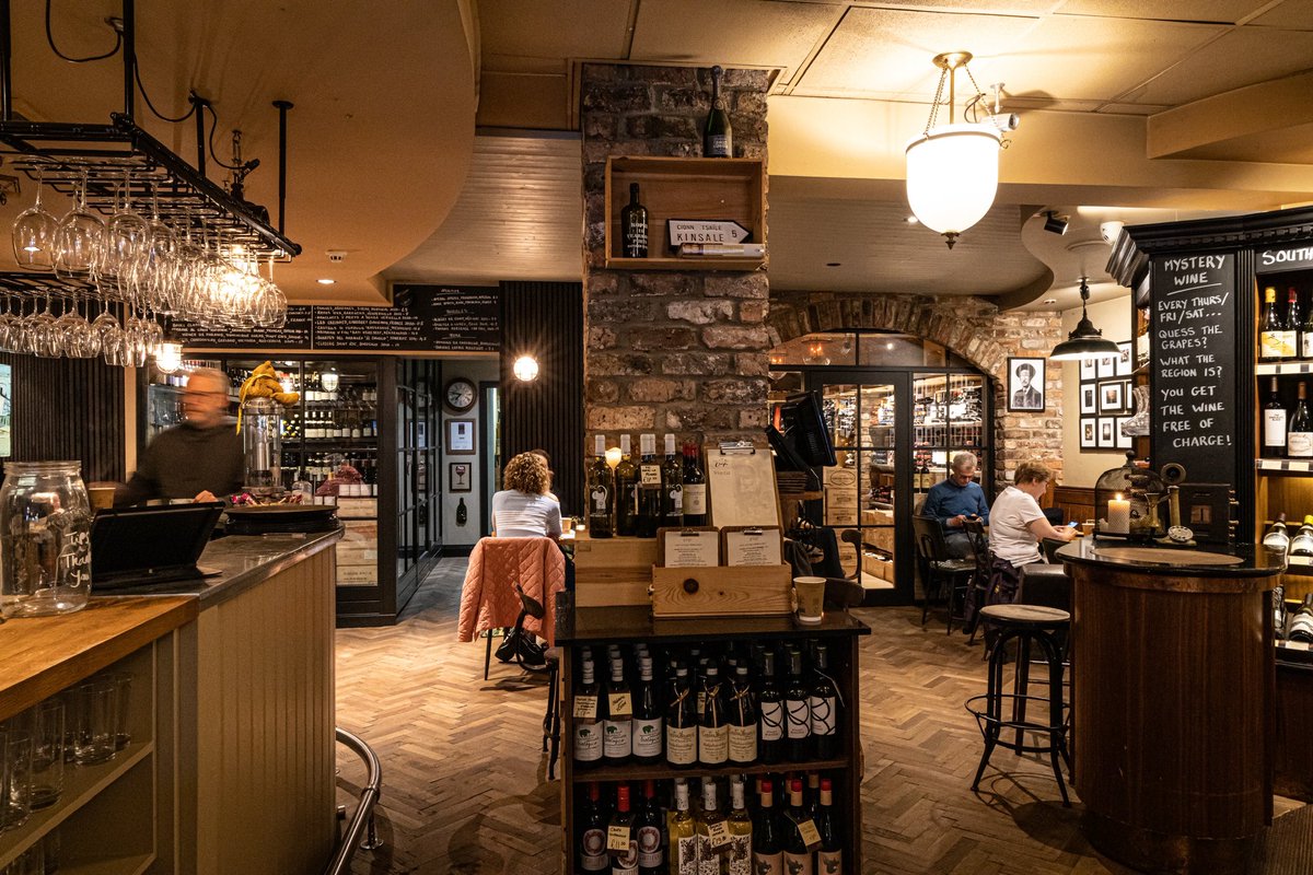 AnthonyRobineau's tweet image. We’re open for retail only from 12 to 6pm @64_Wine #64wine #glasthule 🍾🎁🎄