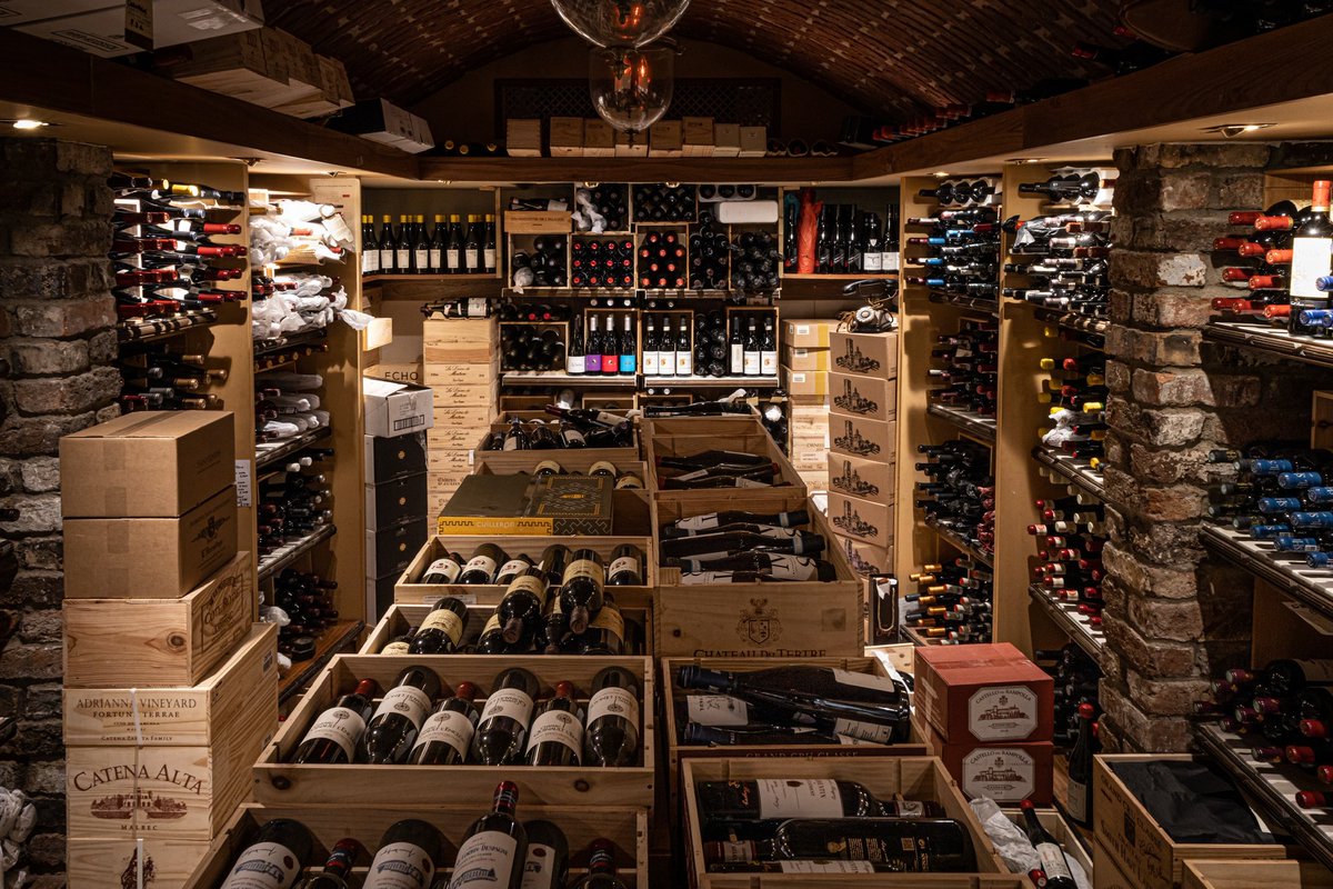 AnthonyRobineau's tweet image. We’re open for retail only from 12 to 6pm @64_Wine #64wine #glasthule 🍾🎁🎄