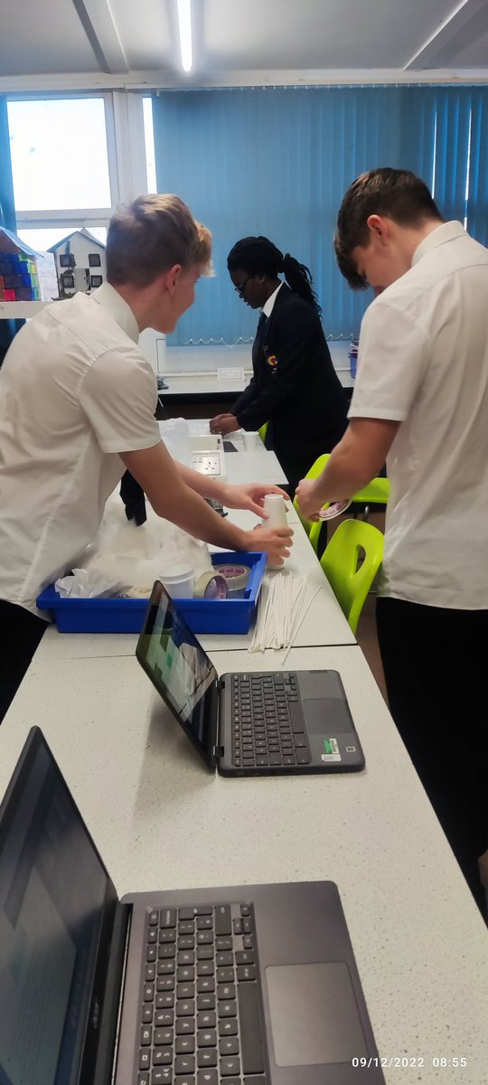 ClywedogScience's tweet photo. Online mentoring on Friday and some lucky pupils built an egg lander. Much fun was had chucking them out of the window! With thanks to @PhysMentoring https://t.co/HpEyIrmkPm