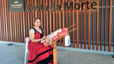 Muchas gracias por la cariñosa acogida y enhorabuena al equipo de <a href="/paradores/">Paradores de Turismo</a> de #CostaDaMorte.

Como siempre, un servicio impecable y cuidado en un marco extraordinario.

Mención especial merece Lucita Figueroa, “palilleira” del tradicional encaje de #camariñas.

#OrgulloDePaís🇪🇸