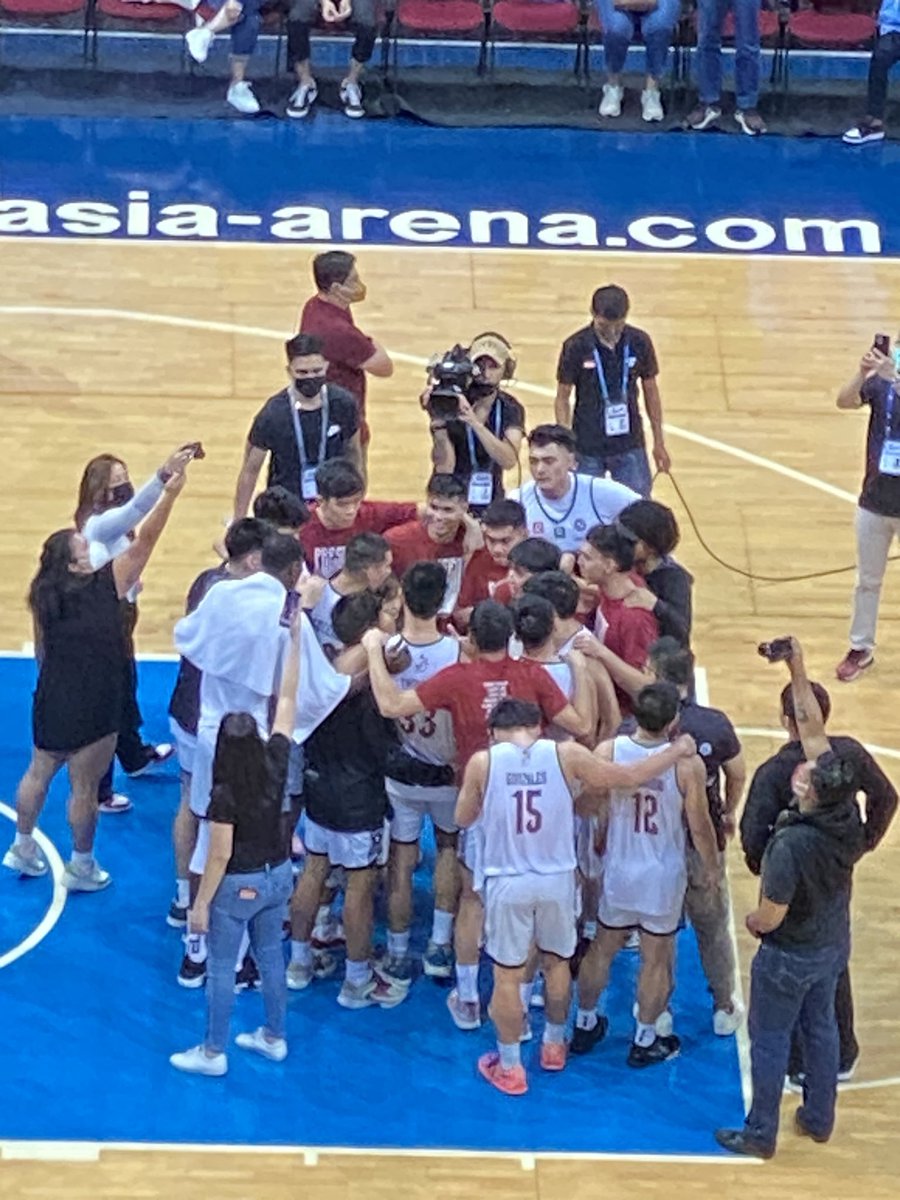 troobie_md's tweet image. Congratulations to our boys #UPFightingMaroons! Ang intense! Ang galing nyo sobra! Proud of what you are always bringing to the table! The #UPCommunity loves you to the moon and back! #UPFight 💚❤️