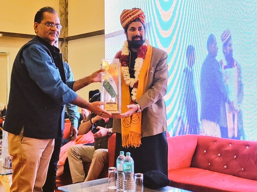 sufimusafir's tweet photo. Honoured to receive Ajmer Genius Award @IndiaNewsNetwk org by @IndiaNewsRajas3 in the presence of Ajmer Saras Dairy President, Ajmer City Mayor, Anjuman Member, City Traffic Police Chief, Social Workers, Activists, Doctors n Philanthropist with Ajmer District @Dmajmer officials. https://t.co/H3mbNAm8kR