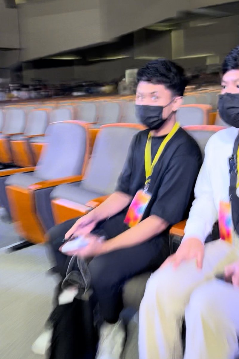 Chuukimulti's tweet photo. Exposing JP Macalintal (@jp_macalintal / @john_mclintz / @macalintal_jp) ‼️

#STAYCinManila @neuwave_events https://t.co/S9M1SYh3Wy