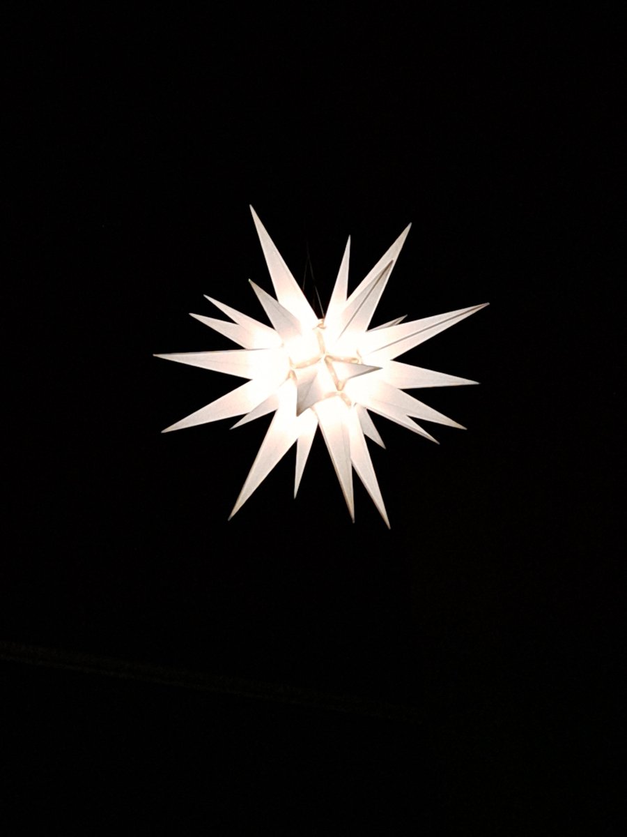 Ds_Kloosterkerk's tweet photo. Kom vanmiddag (17u00) na een rondje op de #RoyalChristmasFair stil worden in de @kloosterkerk en geniet van mooie adventsmuziek, oude woorden en een door kaarslicht verlichte kerk
#Distler #Kodaly #WoerdensKamerkoor #kerstmarkt #LangeVoorhout #Advent
@Protestants070 https://t.co/uZJjHQxJwD