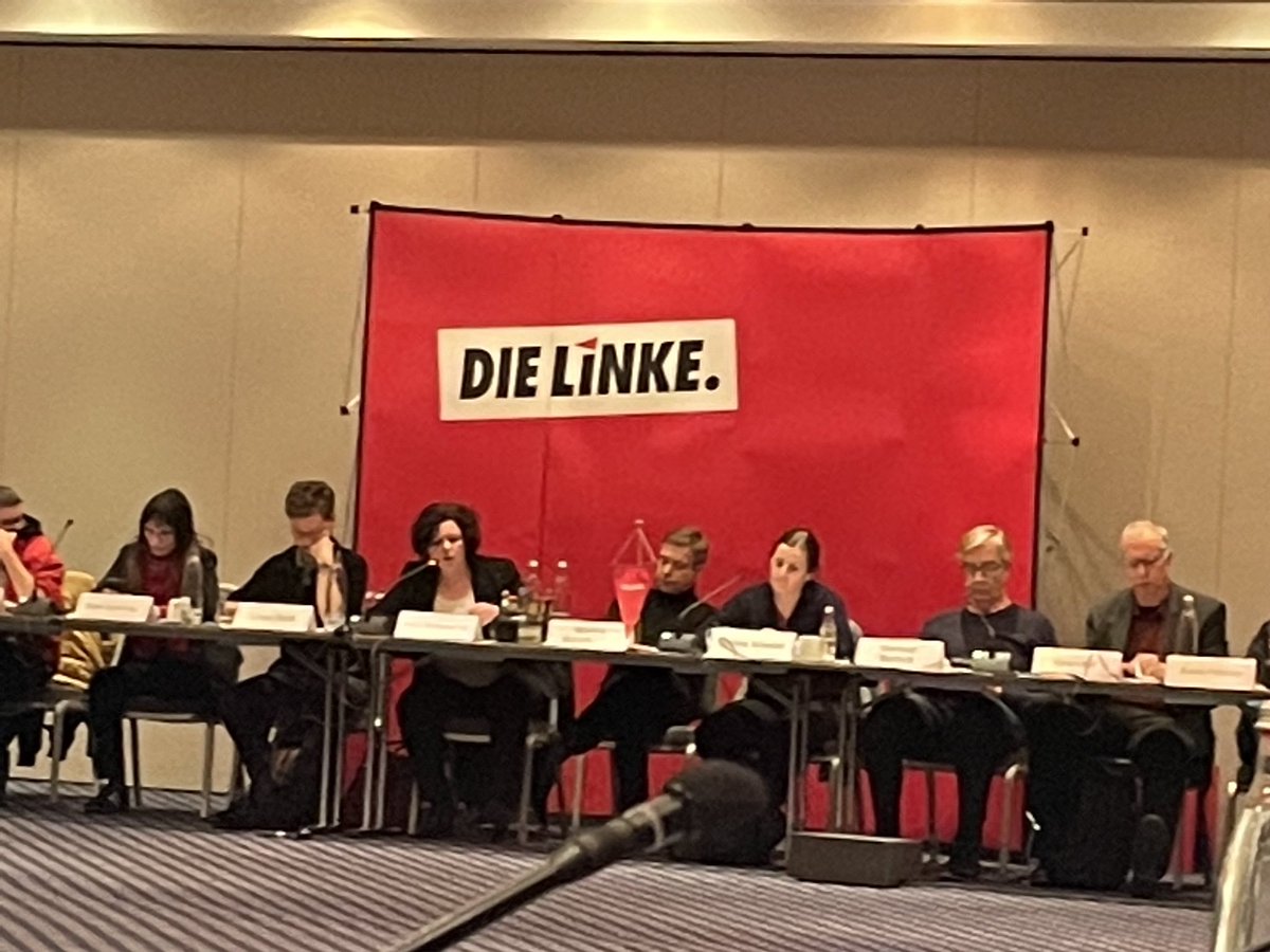 schirdewan's tweet photo. Unsere Beratung in #Leipzig zeigt: Wir werden die #Linke als plurale sozialistische Partei verteidigen &amp; weiterentwickeln. Die gemeinsamen Grundlagen dafür sind da. Wir sind die Partei der sozialen Gerechtigkeit, kämpfen für Frieden &amp; Klimaschutz &amp; zeigen klare Kante gegen Rechts https://t.co/zNjGTltlAZ