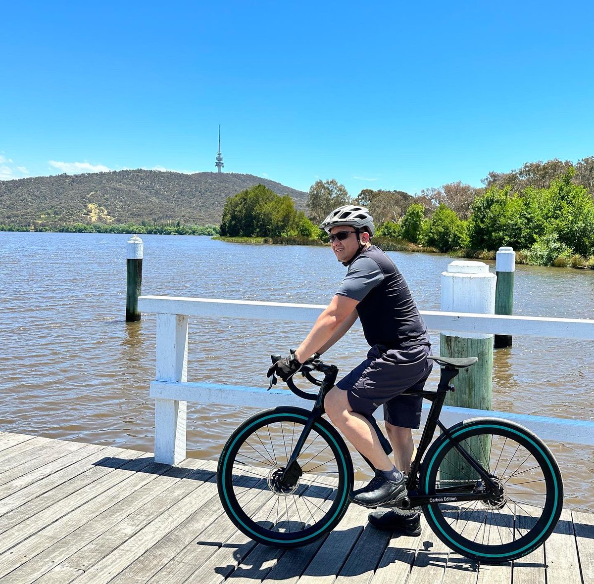 himawansugeha95's tweet photo. sdh lama gak gowess 
sekali gowess gak lama tapi pegel hampir keseleo dan kesemutan… 🇦🇺
umur gak bisa bohong 
padahal niatnya nemenin jagoan neon recovery pasca cidera bulan Agt lalu… eh malah militan dia gowess-nya 🚴🏻‍♀️
#cycling #gowess #cyclingcanberra #bike #bikeaustralia https://t.co/iLA8ph4bI3