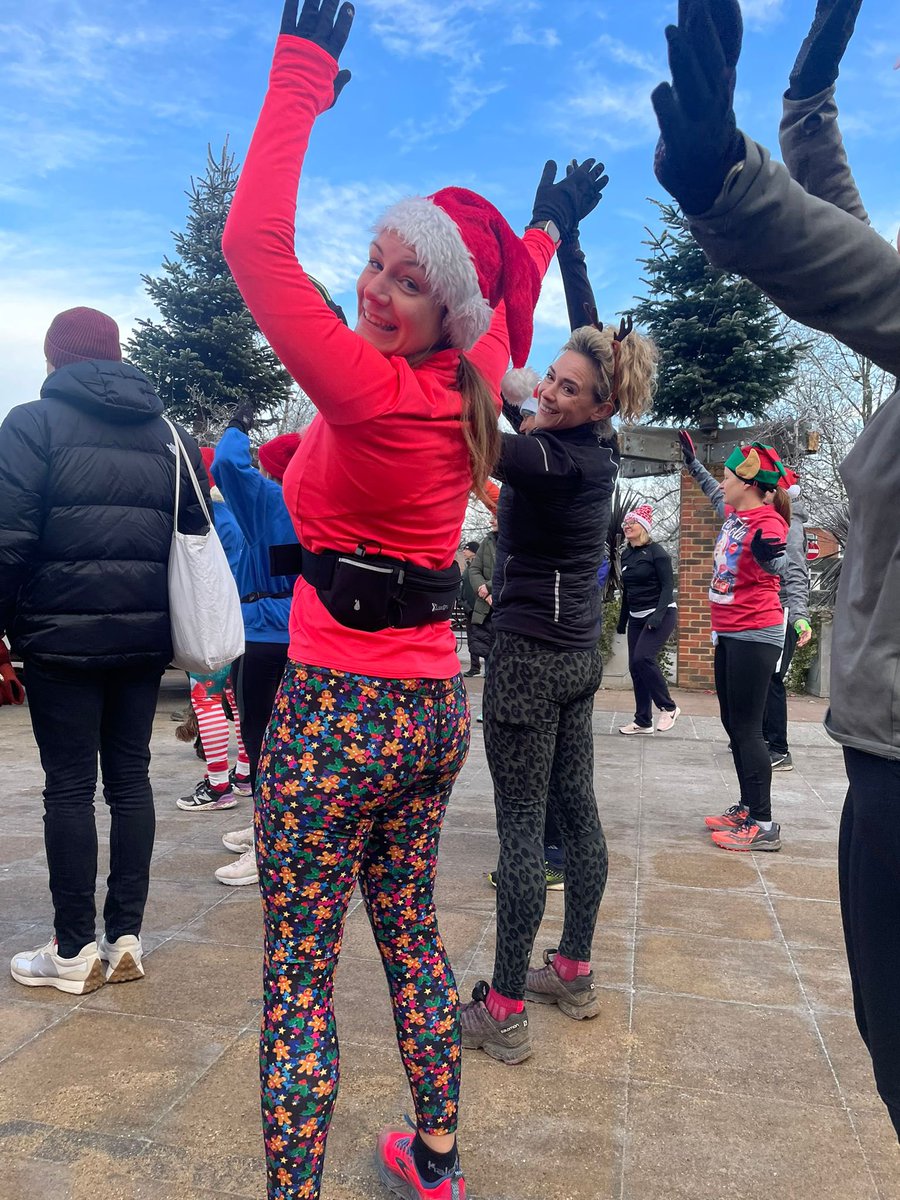 Hardcore Surrey Fitness Camps members braving the cold and ice at this morning Santa Dash in Cranleigh! 🎅🤶🧑‍🎄 

Top effort everyone! 🥶