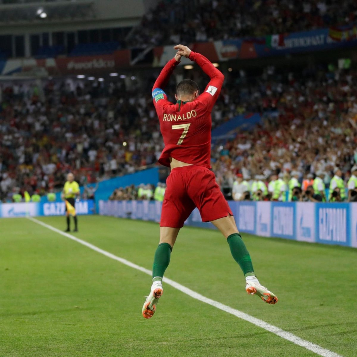 ErickLeonelGar4's tweet photo. Siempre en tu barco, nadie me bajara de el, siempre apoyandote en las buenas y en las malas, siempre contigo a donde vayas, 🇵🇹 gracias por ser mi idolo, gracias po tantas alegrias, lloramos juntos en las malas, disfrutamos juntos en las buenas, @Cristiano , eres el unico G.O.A.T https://t.co/4P8igAwW3C